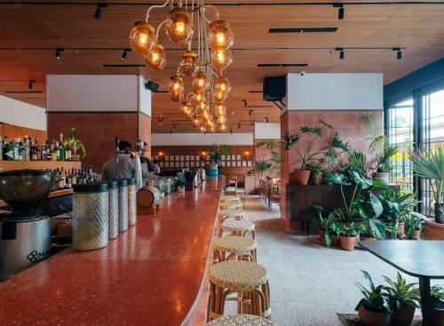 Mobile Working Rasa Pantai di Jakarta